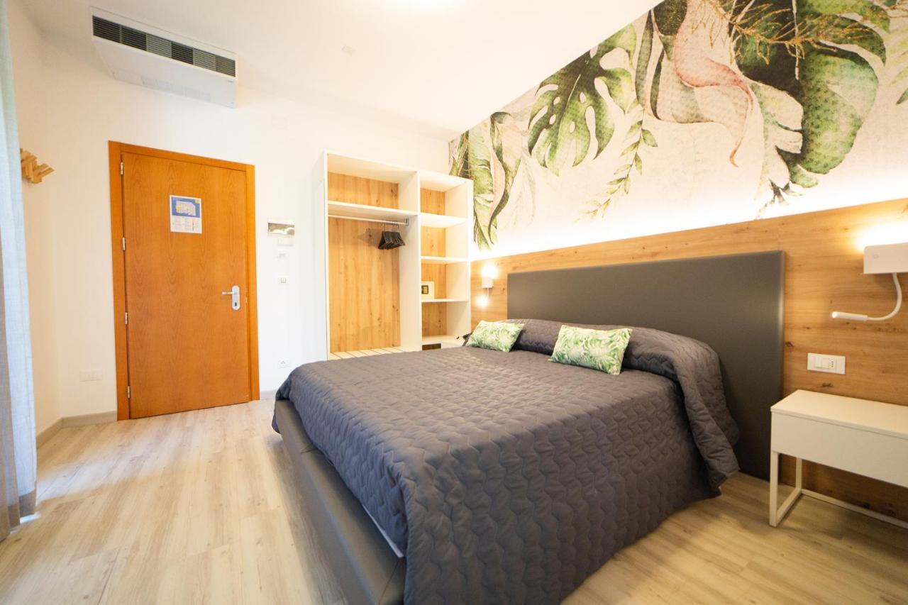 Hotel All'Orologio 3 Stelle Superior Caorle Exterior foto